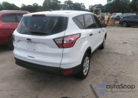2018 Ford Escape S z USA, uszkodzony, nr VIN 1FMCU0F71JUB67365
